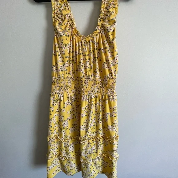 Yellow flower sun dress with ruffles. JR size Xl (15-17) only wore 1 time - Picture 2 of 6